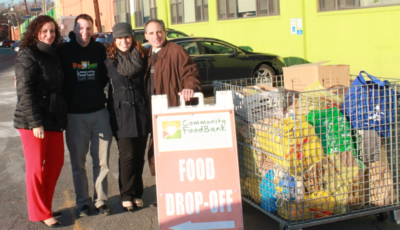 Spencer Savings Bank donates over 1000 pounds of food during 8th annual thanksgiving food drive